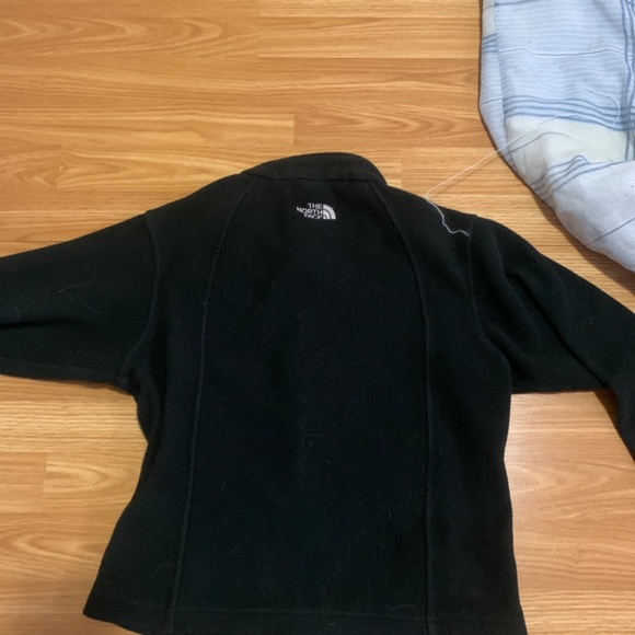A girlsnorth face sweater/jacket - Picture 4 of 4